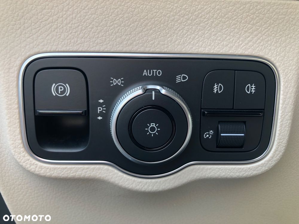 Mercedes-Benz GLB - 24