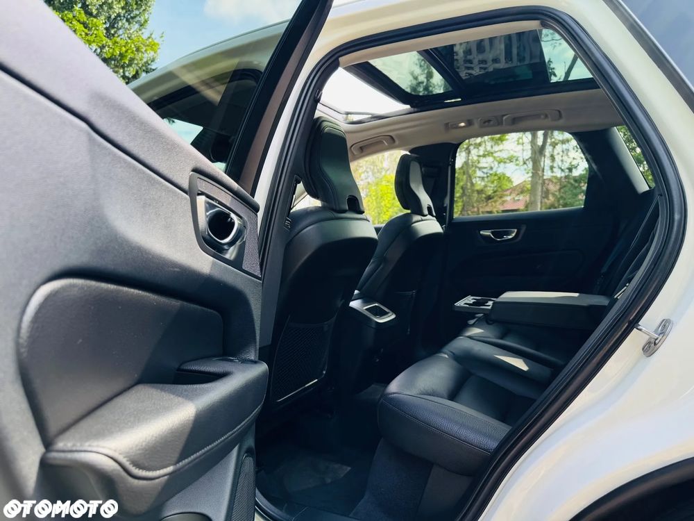 Volvo XC 60 B4 D AWD Inscription - 33