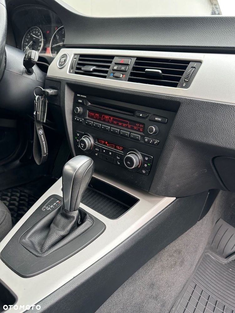 BMW Seria 3 318i - 9