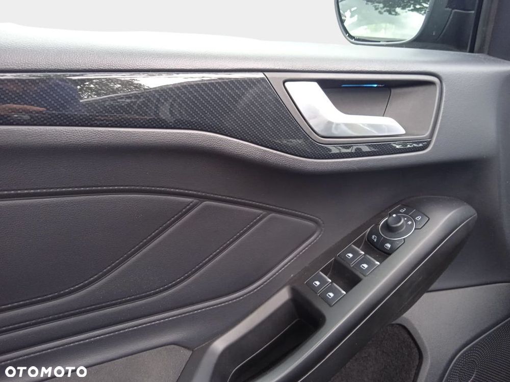 Ford Focus 1.0 EcoBoost mHEV ST-Line X - 31