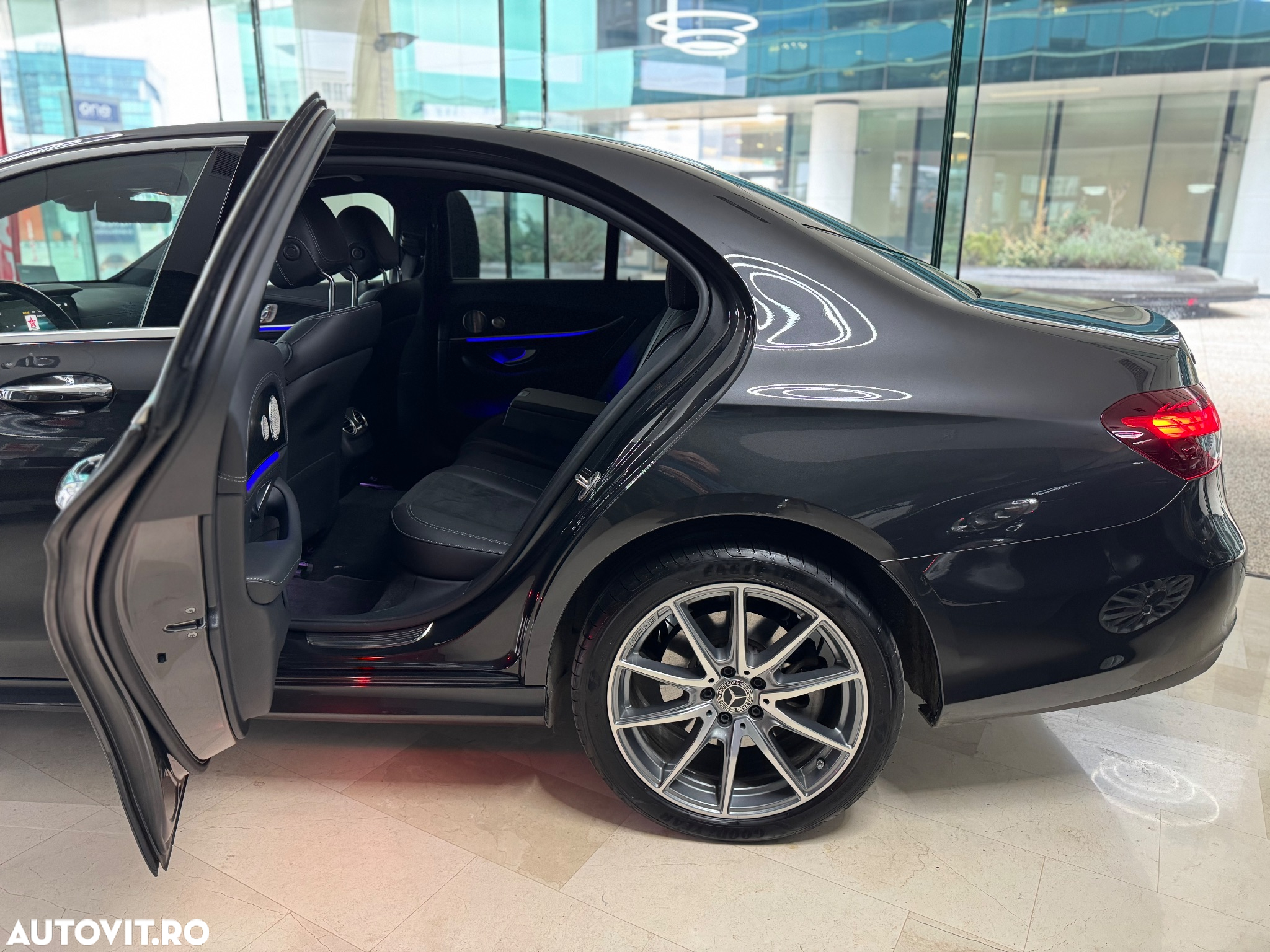 Mercedes-Benz E 300 4Matic 9G-TRONIC AMG Line - 16