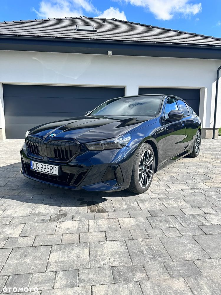BMW Seria 5 M550i xDrive - 2