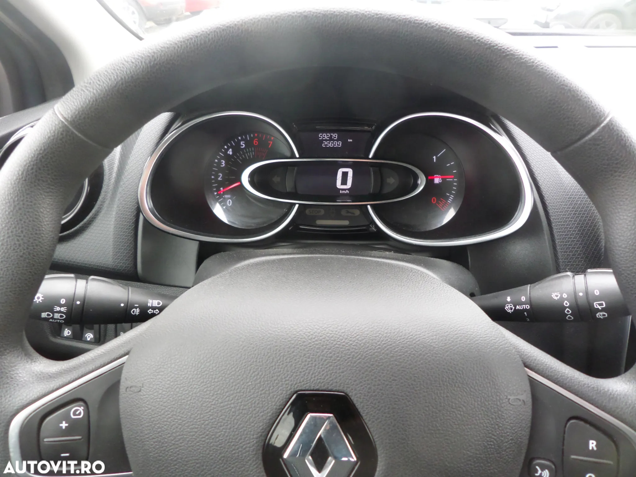 Renault Clio - 32