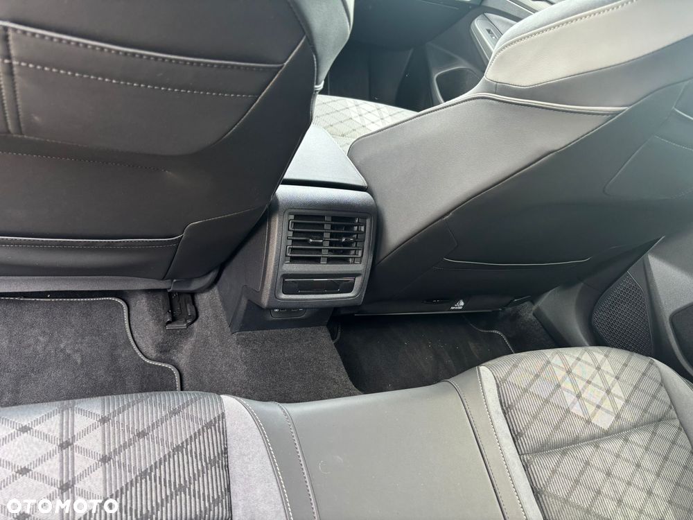 Volkswagen Golf 1.5 eTSI mHEV R-Line DSG - 15