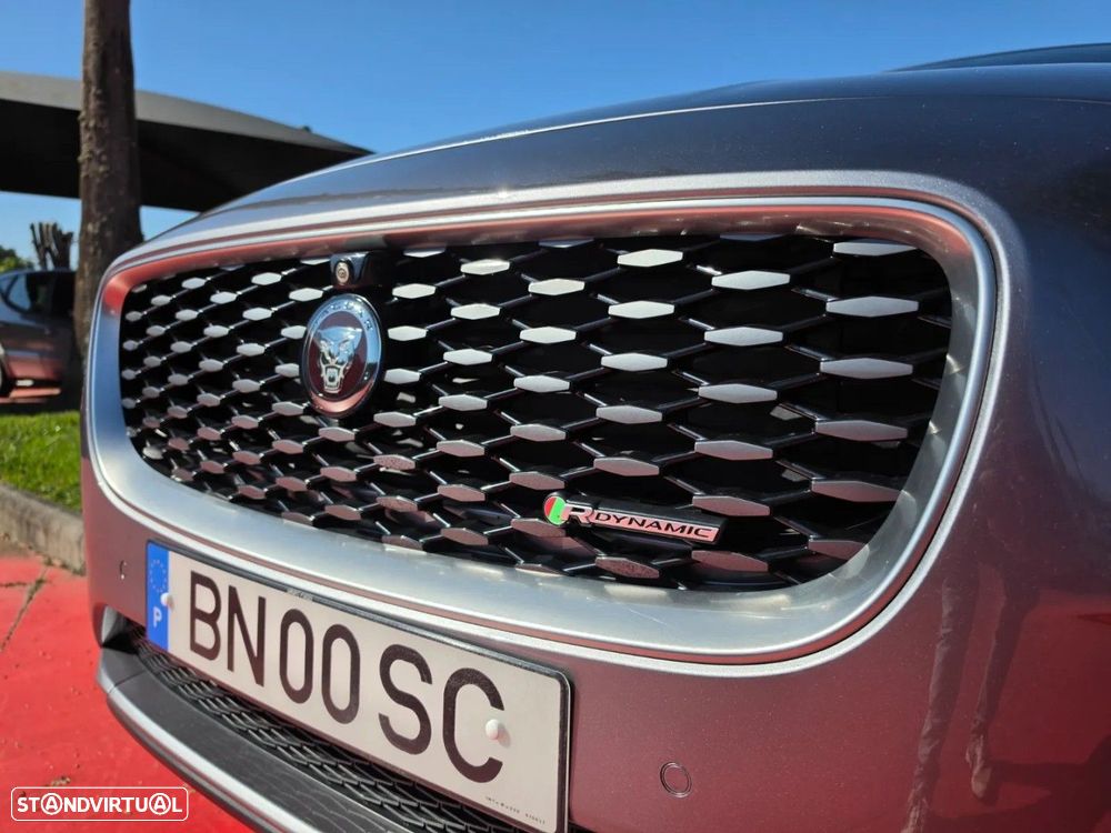 Jaguar E-Pace P300e AWD R-Dynamic S - 3