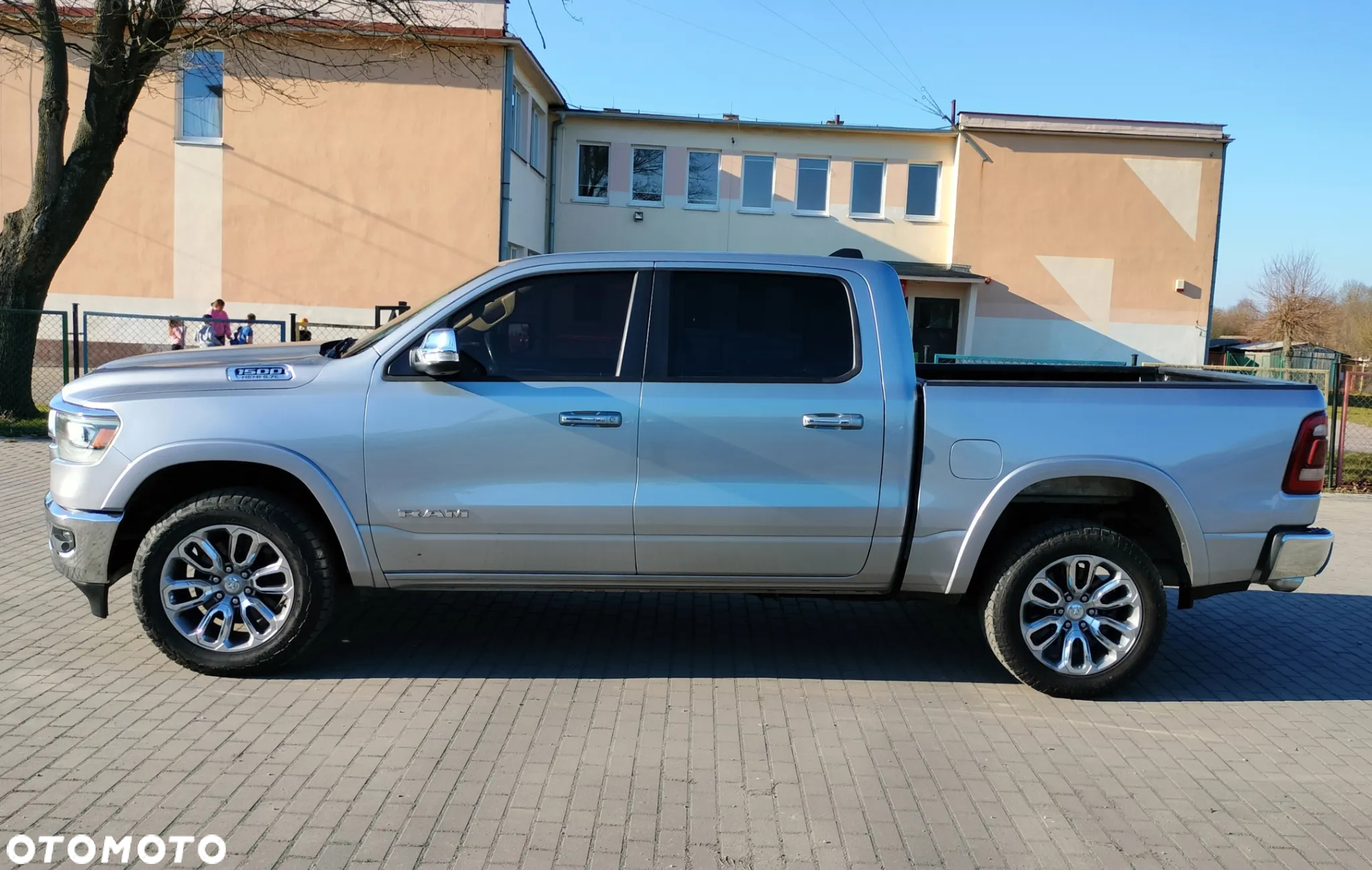 RAM 1500 Crew Cab Shortbed Laramie - 12