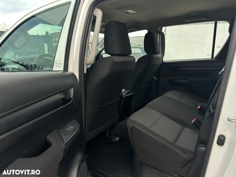 Toyota Hilux 2.4D 150CP 4x4 Double Cab 6MT Style - 27