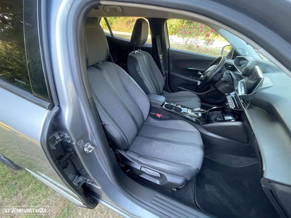 Peugeot e-2008 Allure - 12