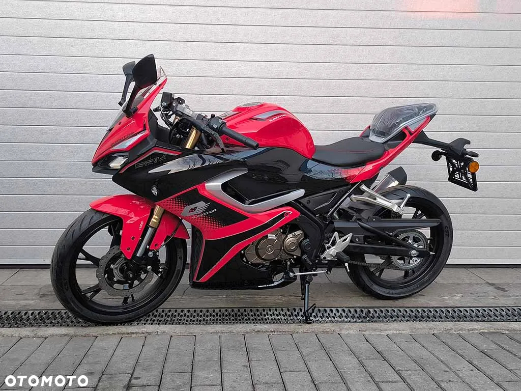 QJMOTOR SRK 125R - 3