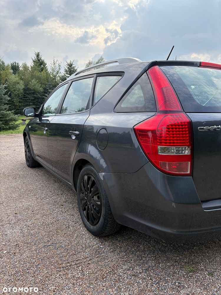 Kia Ceed - 8