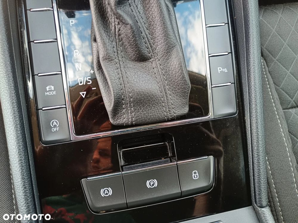 Skoda Superb 2.0 TDI DSG Premium Edition - 29