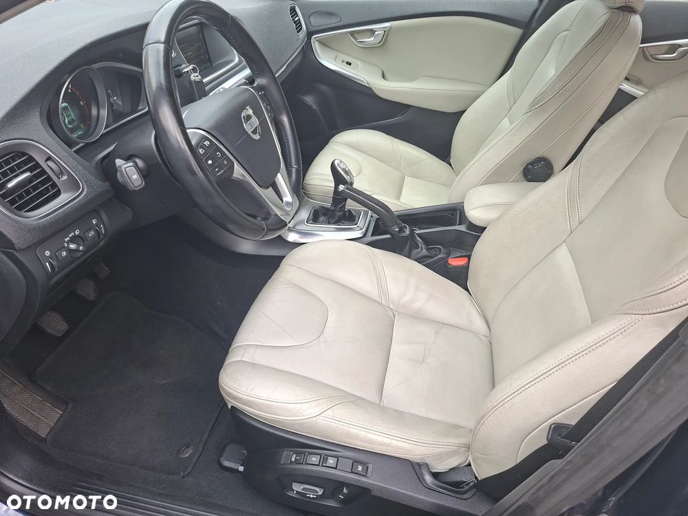 Volvo V40 D2 Momentum - 11