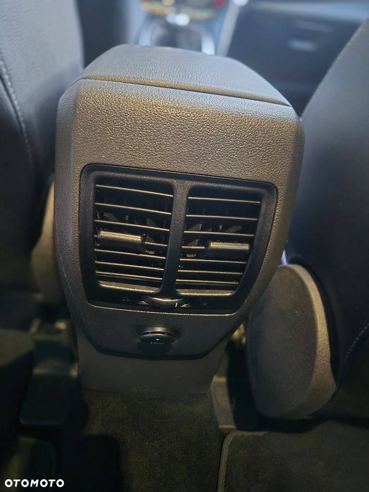 Ford Kuga 2.0 TDCi 2x4 Titanium - 32