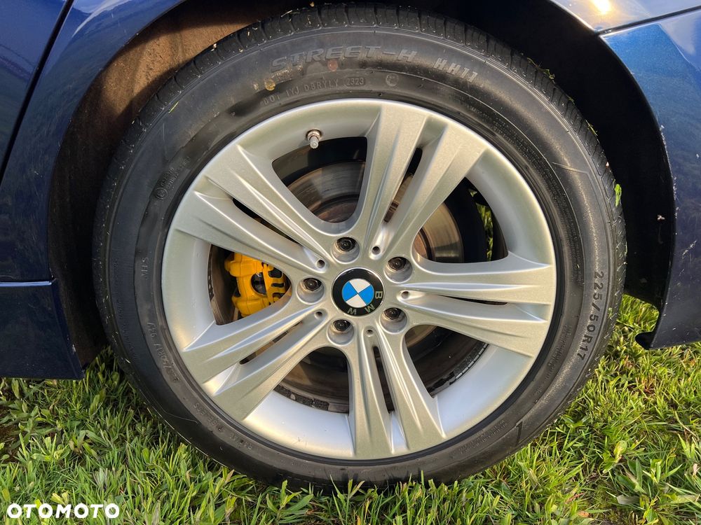 BMW Seria 3 330i xDrive Sport Line - 35
