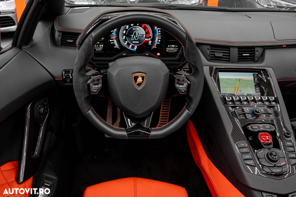 Lamborghini Aventador S Roadster - 10