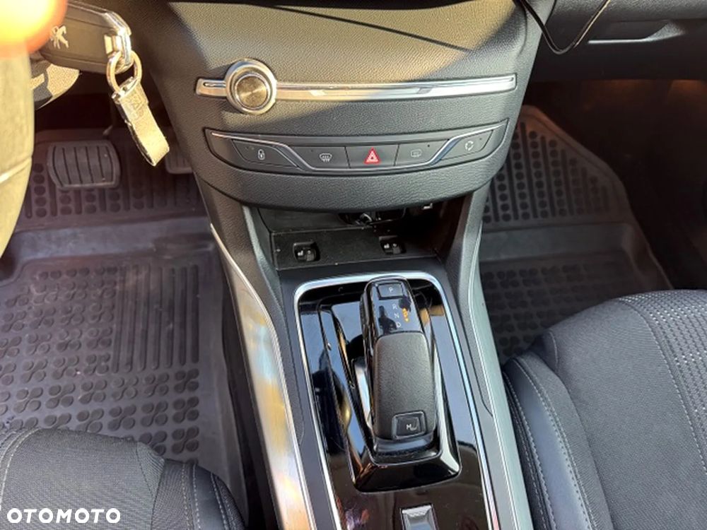 Peugeot 308 PureTech 130 GPF EAT8 Stop & Start GT - 8