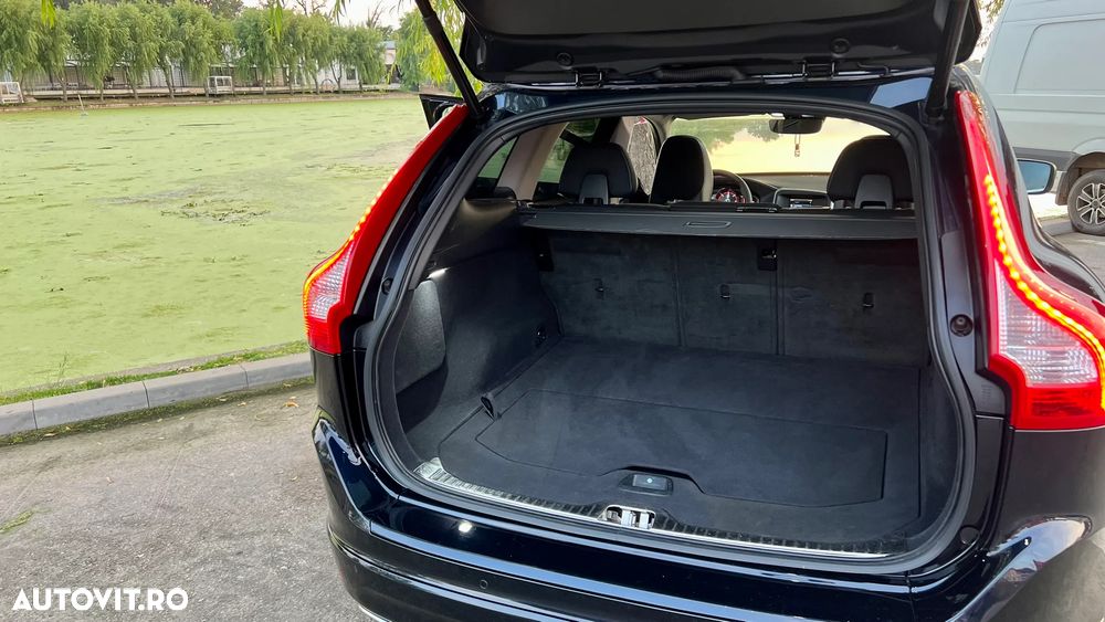 Volvo XC 60 D5AWD Momentum - 10
