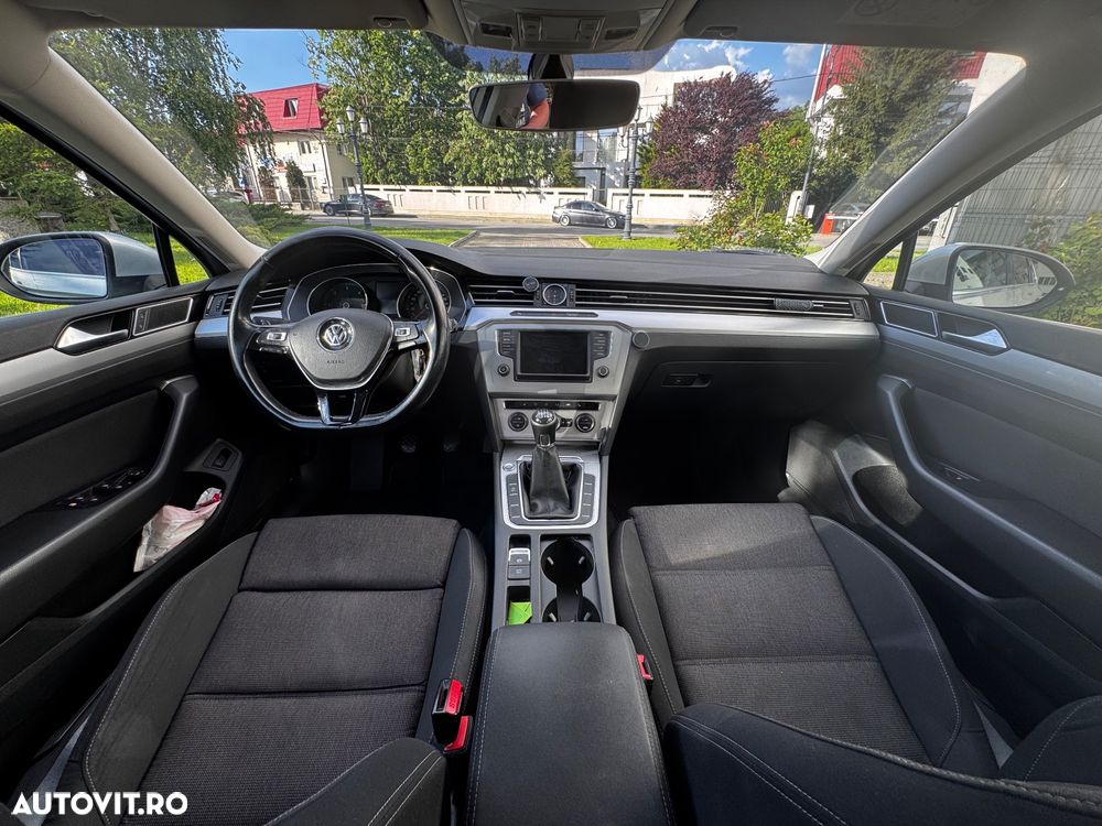 Volkswagen Passat 2.0 TDI Comfortline - 23