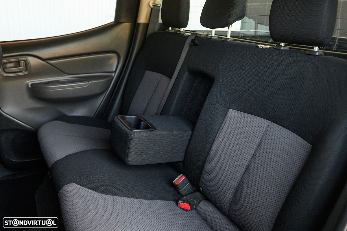 Mitsubishi L200 2.4 DI-D CD Invite 4WD - 23