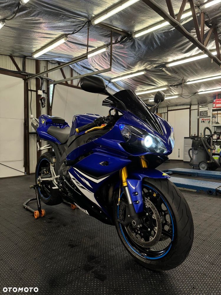 Yamaha R1 - 9