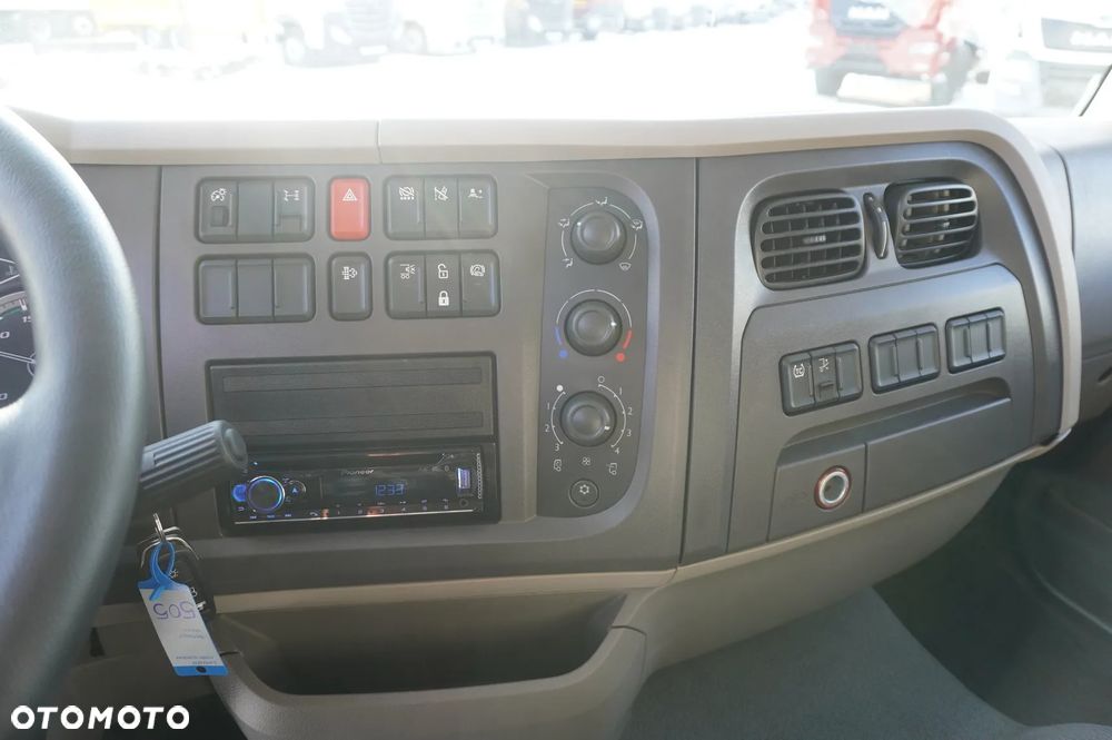 DAF LF 12.210 kontener 18 palet z windą / 50 tys.km /2024 - 12