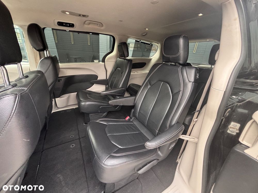 Chrysler Pacifica - 17