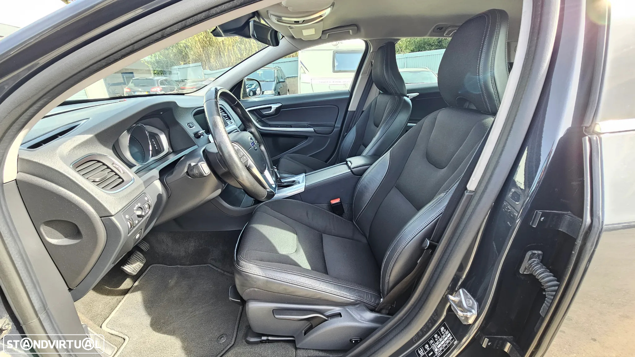 Volvo V60 2.4 D6 Momentum AWD Phev - 13
