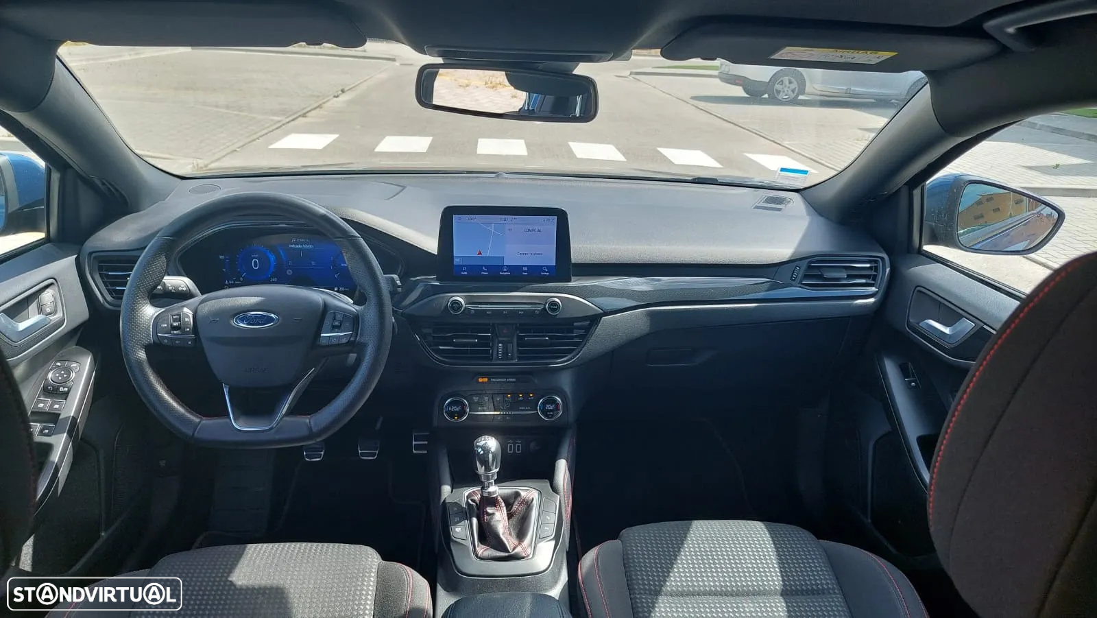 Ford Focus 1.0 EcoBoost MHEV ST-Line X - 32