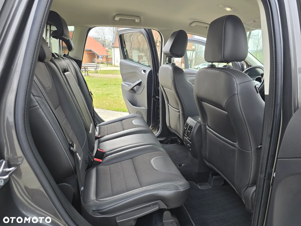 Ford Kuga 2.0 TDCi 2x4 Titanium - 36