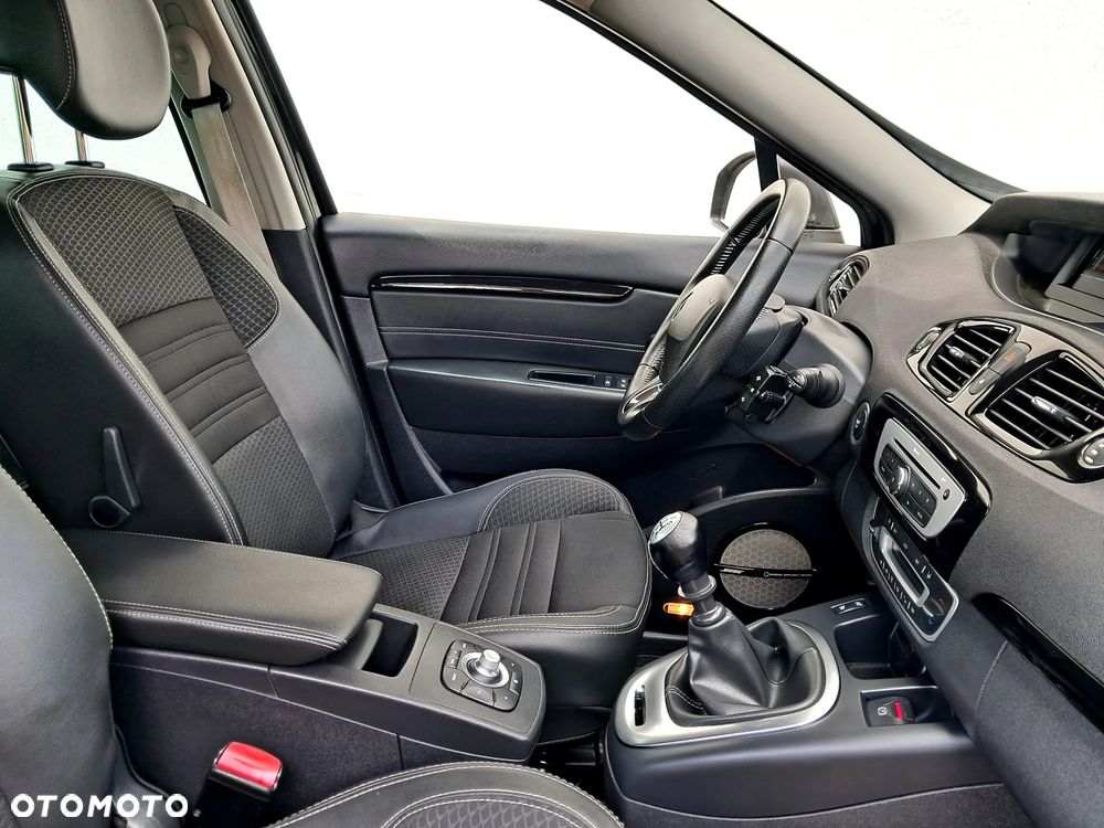 Renault Scenic Energy dCi 130 Start & Stop Bose Edition - 19