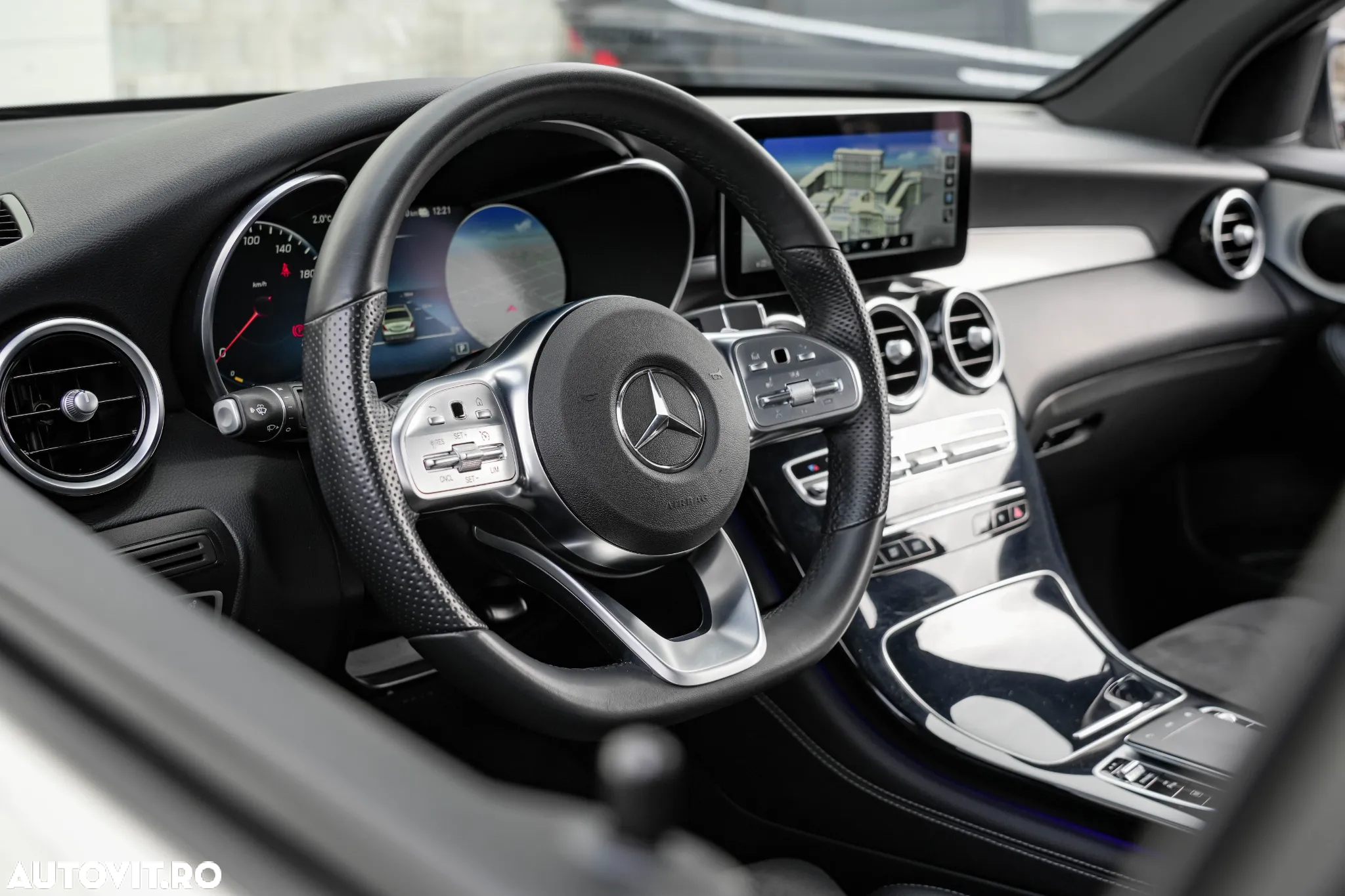 Mercedes-Benz GLC 300 e 4Matic 9G-TRONIC AMG Line Plus - 10
