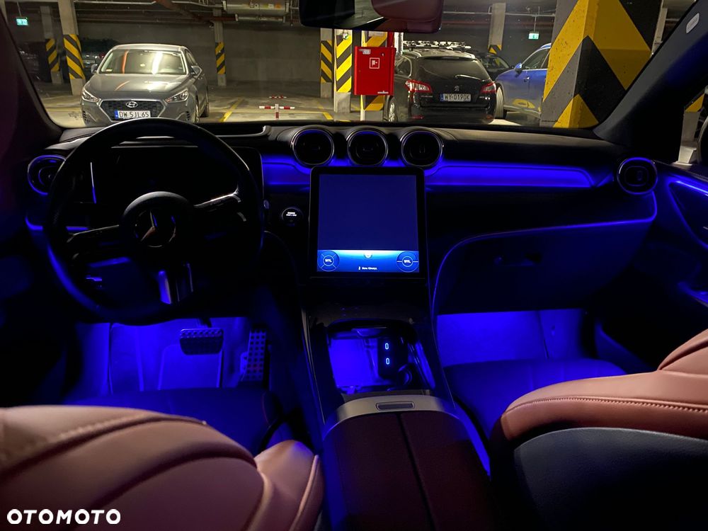 Mercedes-Benz GLC 300 4Matic 9G-TRONIC AMG Line Advanced - 23