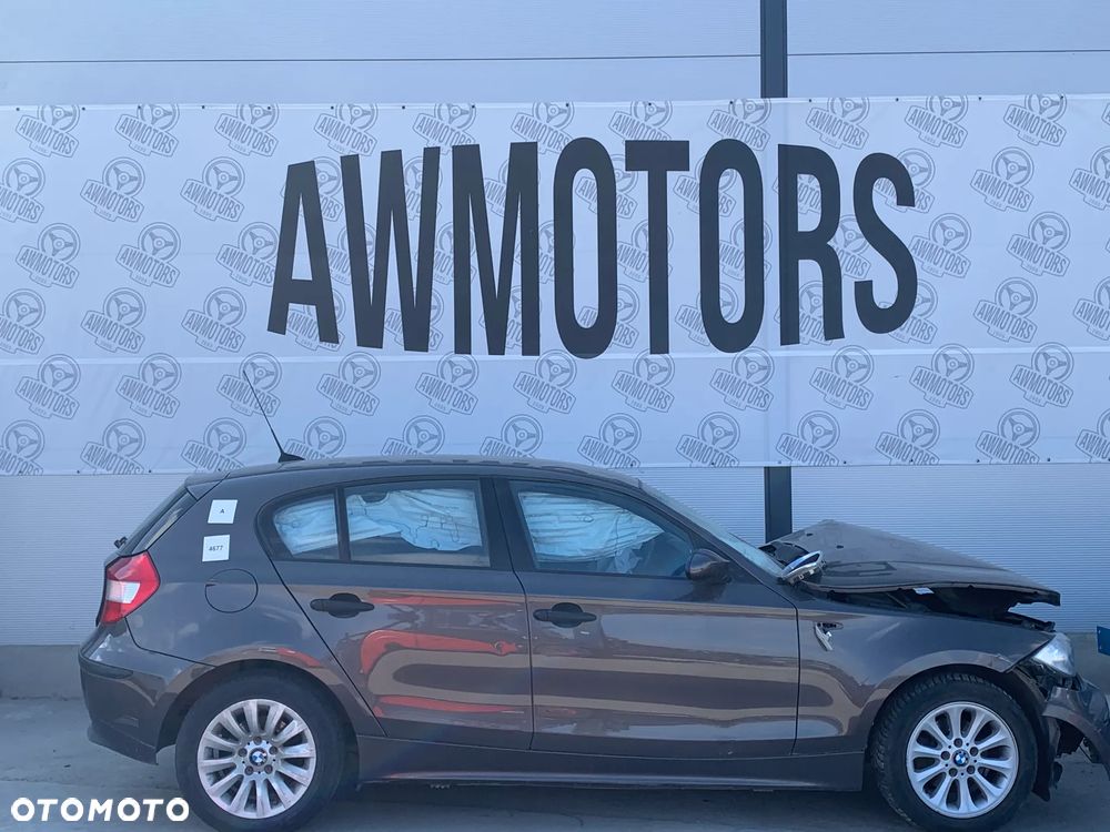 BMW 1 4667 *SAMOCHÓD NA CZĘŚCI* 2006 HAVANNA METALLIC (A17) MASKA, LAMPA, DRZWI, LUSTERKO, ZDERZAK, GRILL, BŁOTNIK, KLAPA, BELKA, DESKA, FOTELE, KANAPA, ĆWIARTKA KIEROWNICA, TARCZE, ZACISKI, ZAWIESZENIE, KOMPLETNY PRZÓD, KOMPLETNY TYŁ, LICZNIK, ZEGARY, PRAWE LEWE PRZÓD TYŁ - 3