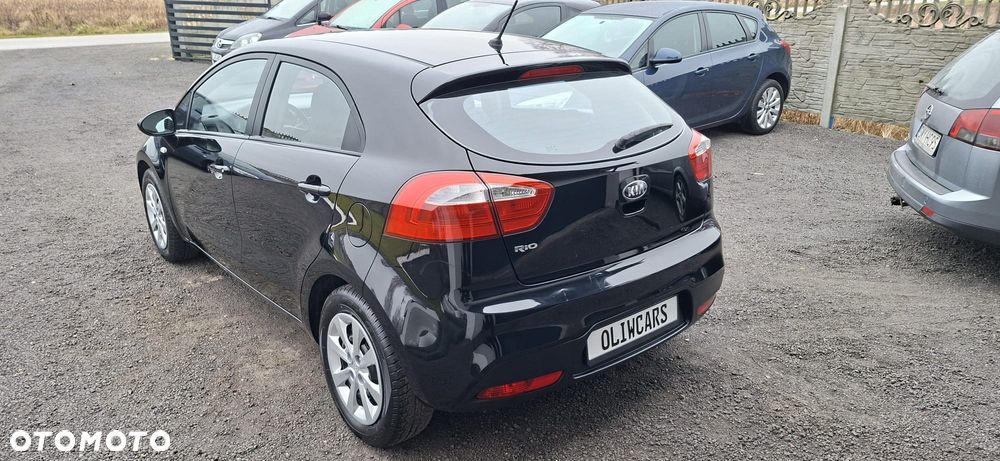 Kia Rio - 12