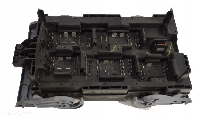 SILVERADO TAHOE 07 SKRZYNKA BEZPIECZNIKÓW 15925042