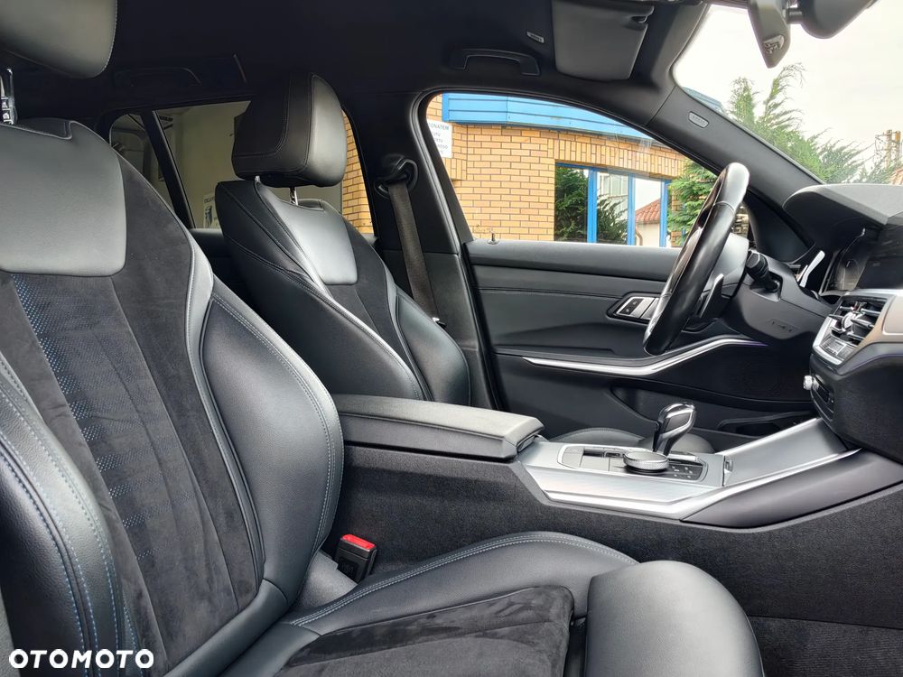 BMW Seria 3 320d xDrive M Sport Shadow - 25