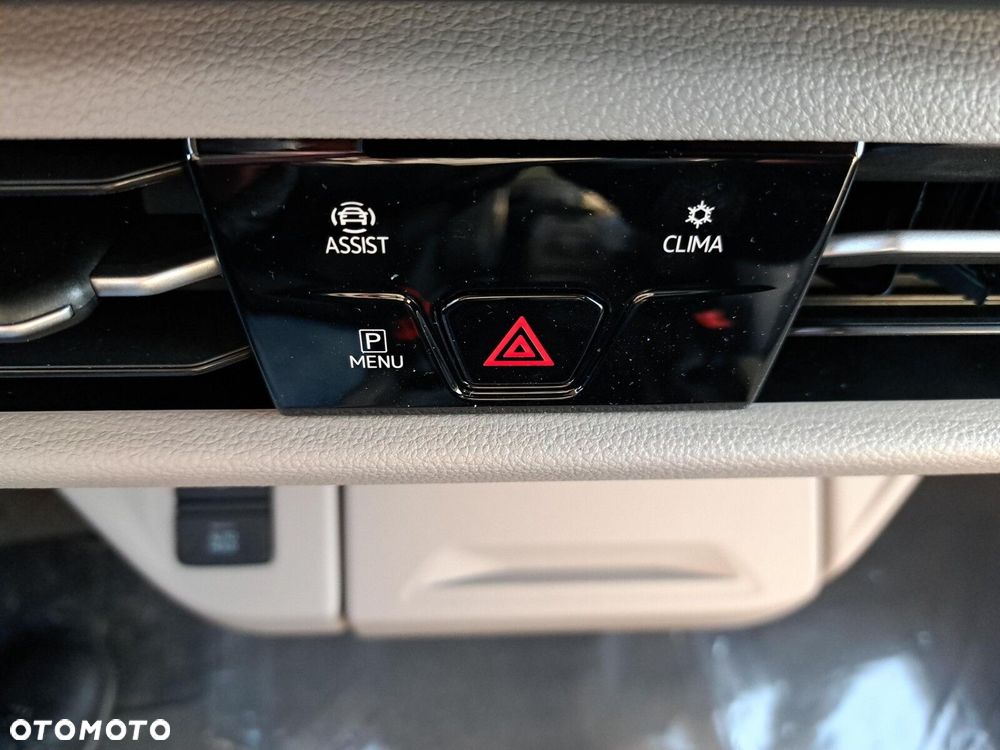 Volkswagen multivan Life L2 silnik: 2,0 l TDI SCR 110 kW/150KM  7-biegowa DSG rozstaw osi: 3124 mm - 19
