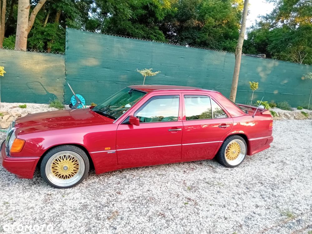 Mercedes-Benz Klasa E 300T E-24 - 16