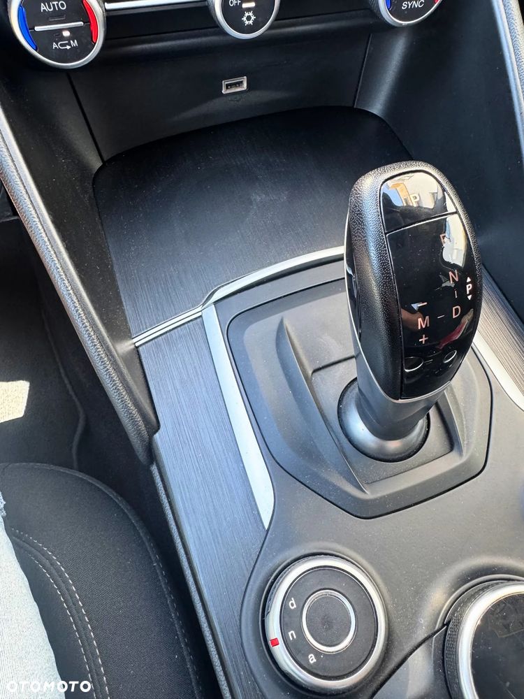 Alfa Romeo Giulia 2.0 Turbo - 9