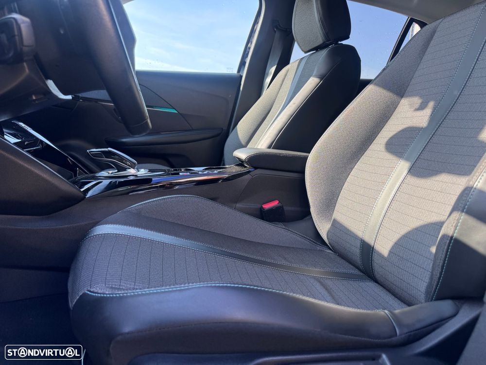 Peugeot 208 1.2 PureTech Allure EAT8 - 9