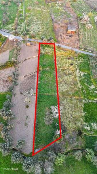 Terreno rústico com 863 m², zona tranquila e de fácil acesso. - Grande imagem: 2/12