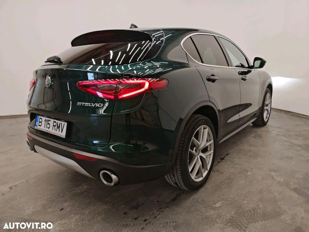 Alfa Romeo Stelvio - 2
