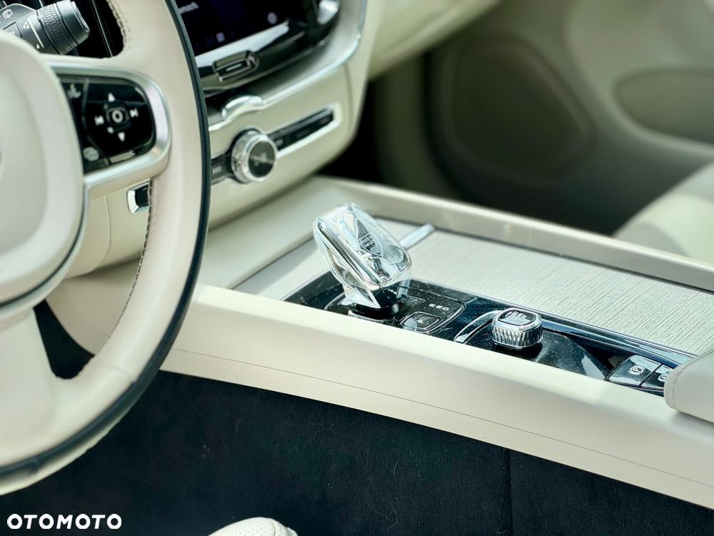 Volvo XC 60 B5 B AWD Ultimate Bright - 16