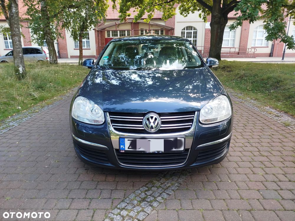 Volkswagen Jetta - 2