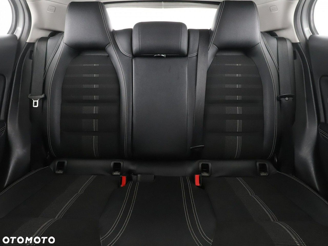 Mercedes-Benz GLA - 19