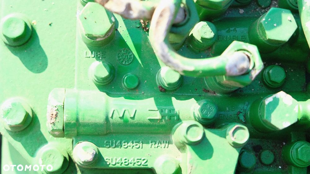 Most napęd John Deere  tylny przekładnia napędowa skrzynia do modeli 5090R,5100R,5115R,5125R ,YZ 19958 - 24