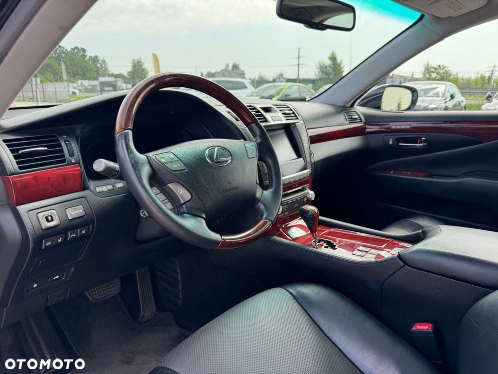 Lexus LS - 11