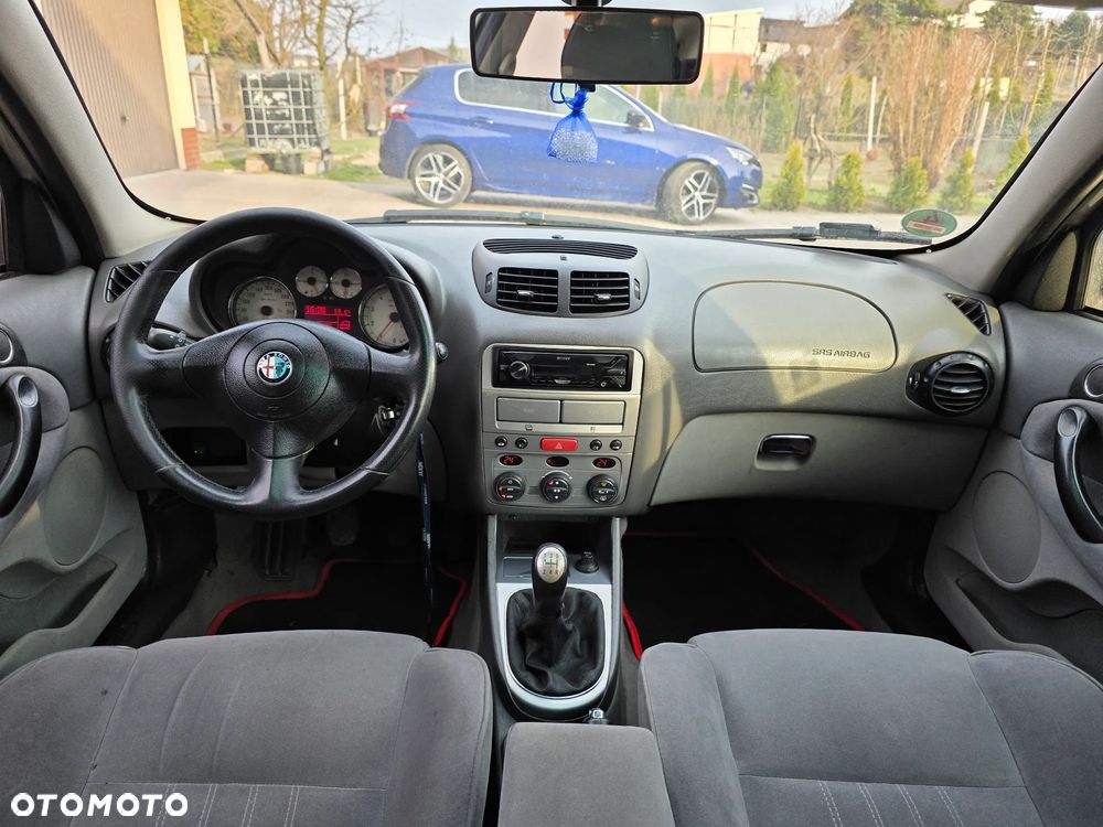 Alfa Romeo 147 1.6 Twin Spark Distinctive - 9