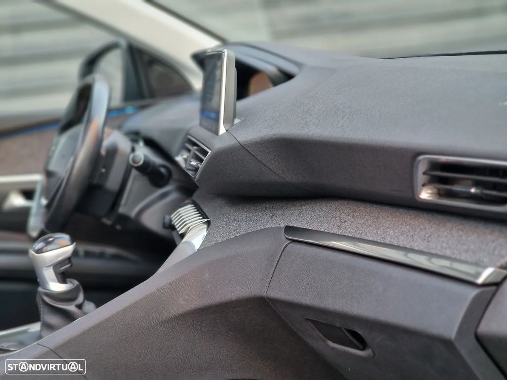 Peugeot 3008 PureTech 130 Stop & Start GPF Allure - 18