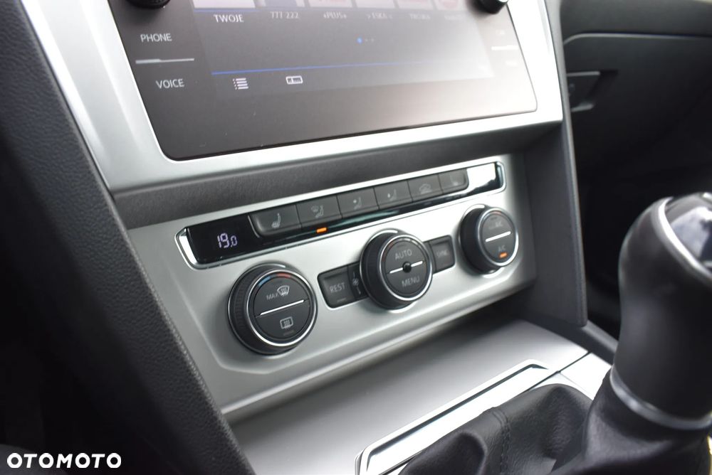 Volkswagen Passat - 19